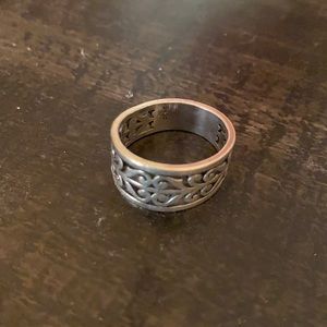 James Avery Ring - Triquetra band - sz 6